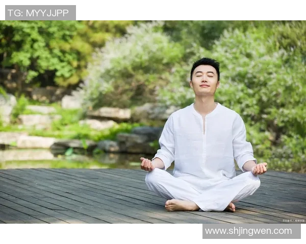 当代足球球星打坐修心展现运动与静心结合的新风貌