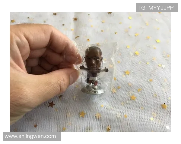 足球球星手办全身雕塑细节呈现 精湛工艺展现球员风采