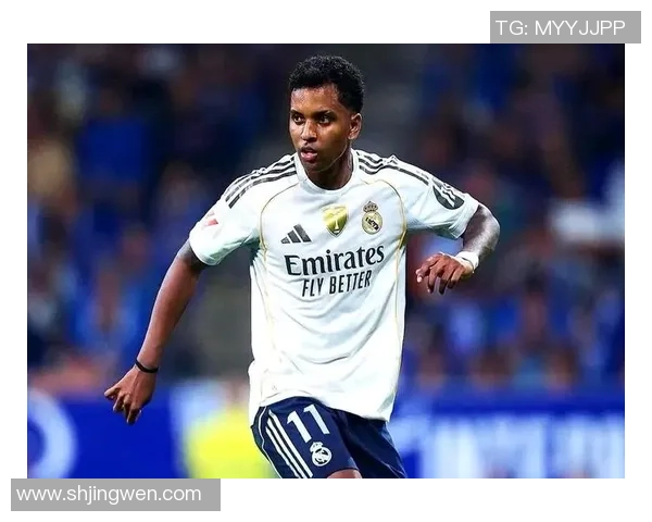 齐耶赫精彩瞬间：足球场上技艺非凡的天才球员形象展示